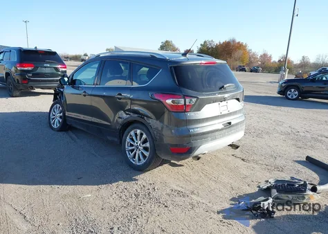 2017 Ford Escape Titanium z USA, uszkodzony, nr VIN 1FMCU9JD9HUA77733